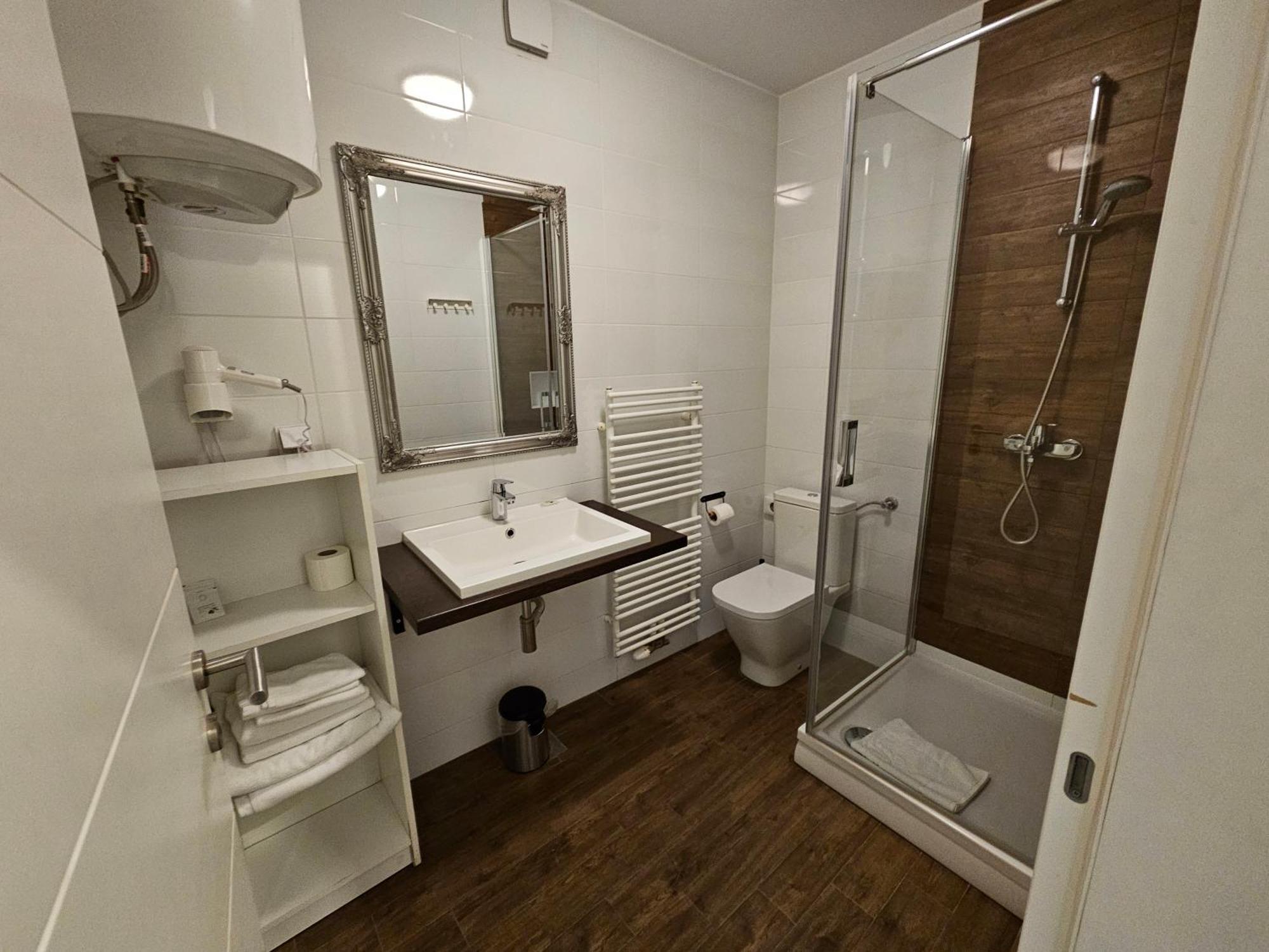 Home Apartmani I Sobe オシエク エクステリア 写真