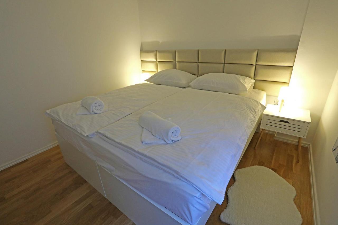 Home Apartmani I Sobe オシエク エクステリア 写真