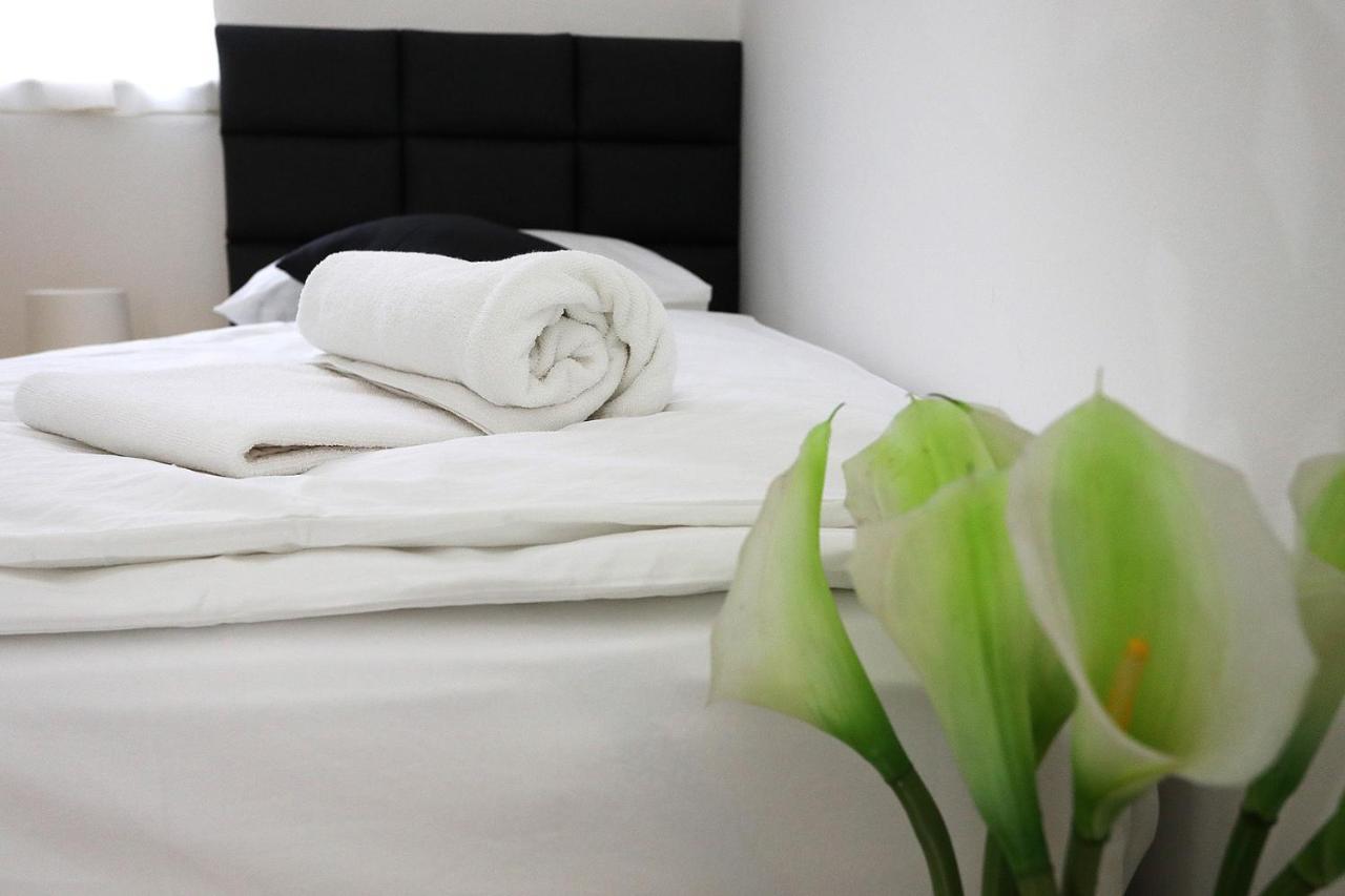 Home Apartmani I Sobe オシエク エクステリア 写真