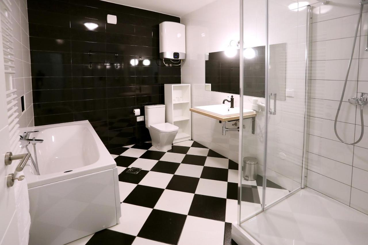 Home Apartmani I Sobe オシエク エクステリア 写真