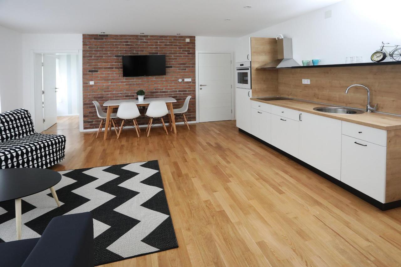 Home Apartmani I Sobe オシエク エクステリア 写真
