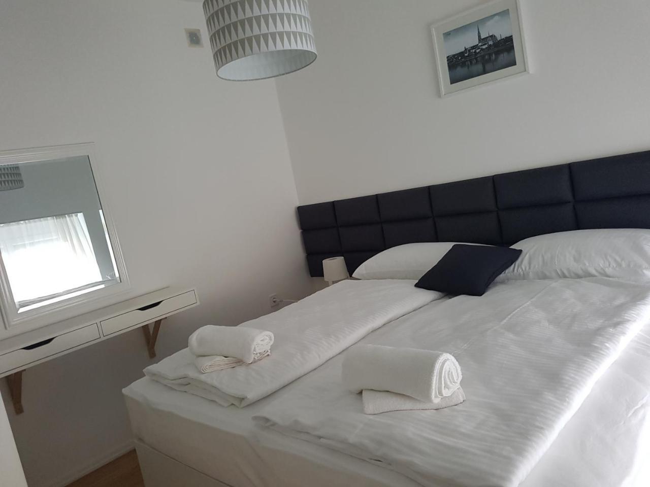 Home Apartmani I Sobe オシエク エクステリア 写真