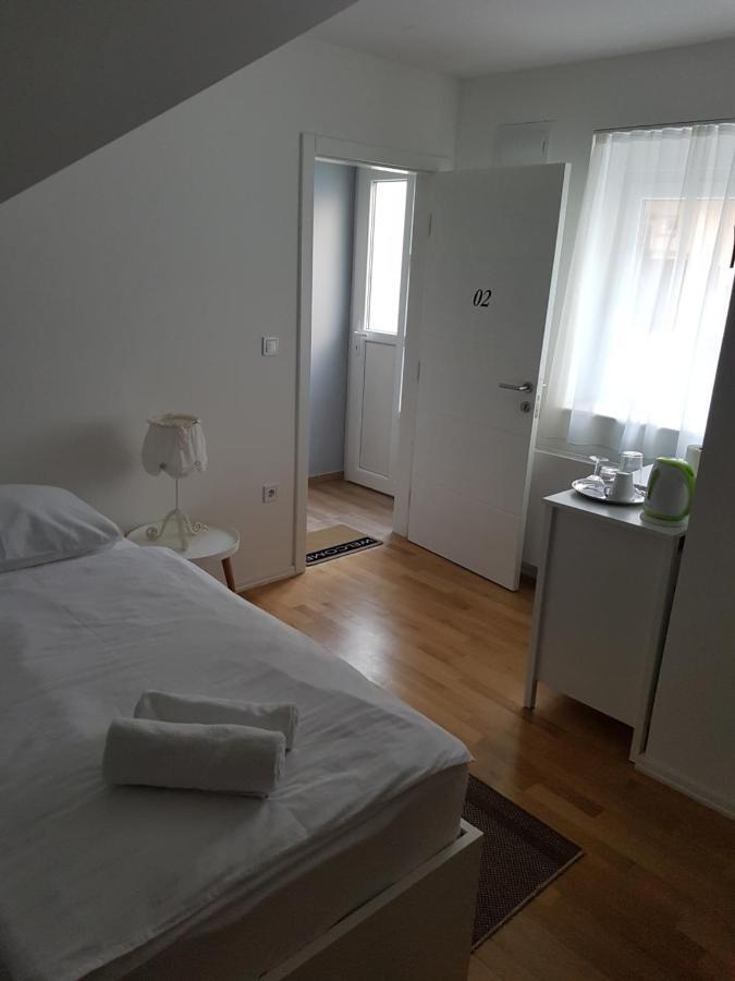 Home Apartmani I Sobe オシエク エクステリア 写真